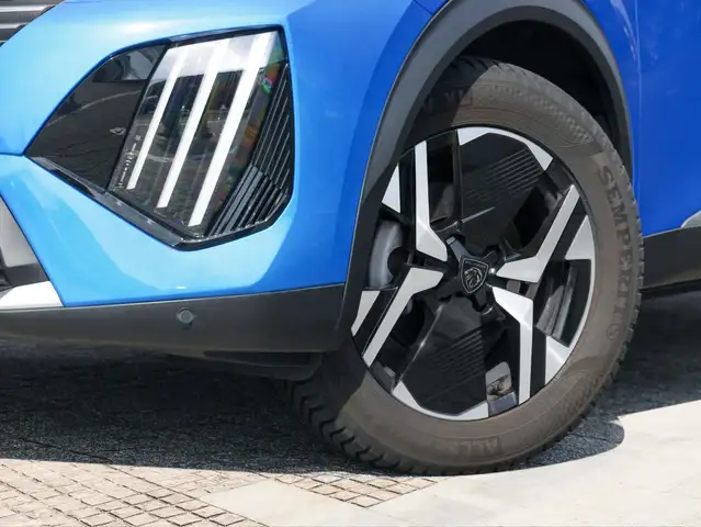 Peugeot 2008 view 5