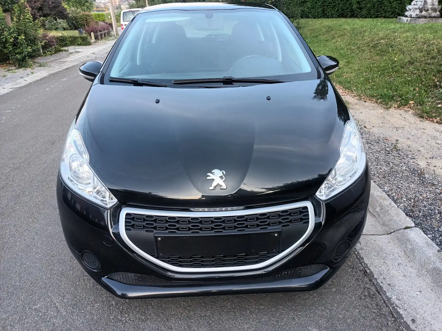 Peugeot 208 208 1.4i Active Zwart - 1