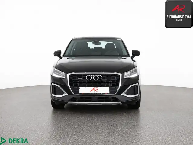 Audi Q2 view 8