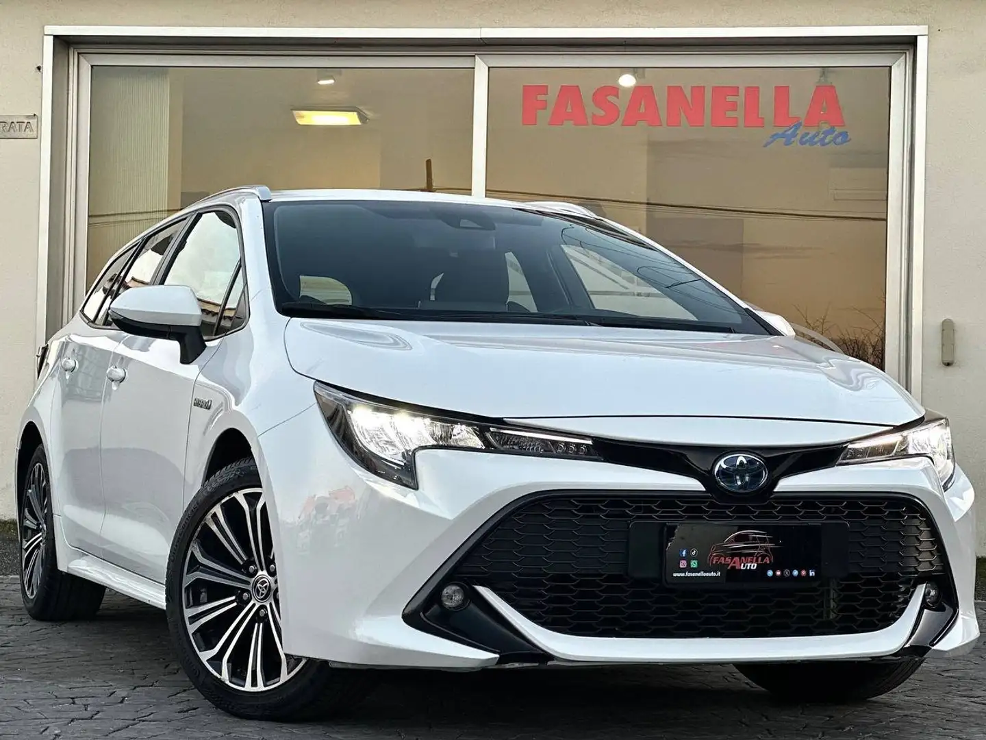 Toyota Corolla Touring Sports 2.0h More Business cvt Bianco - 1