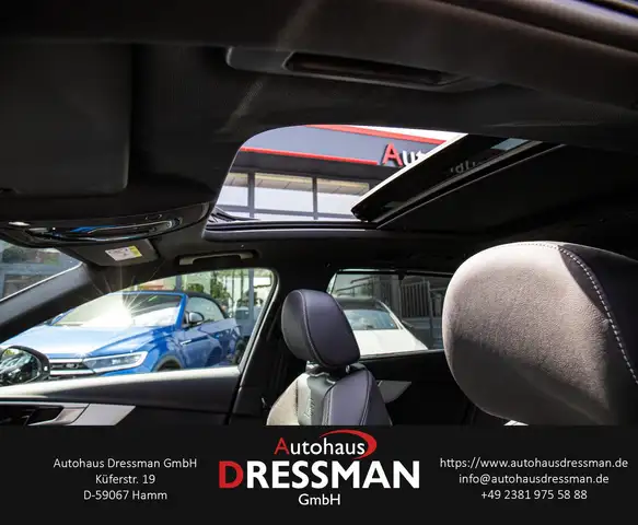 Audi A4 view 11