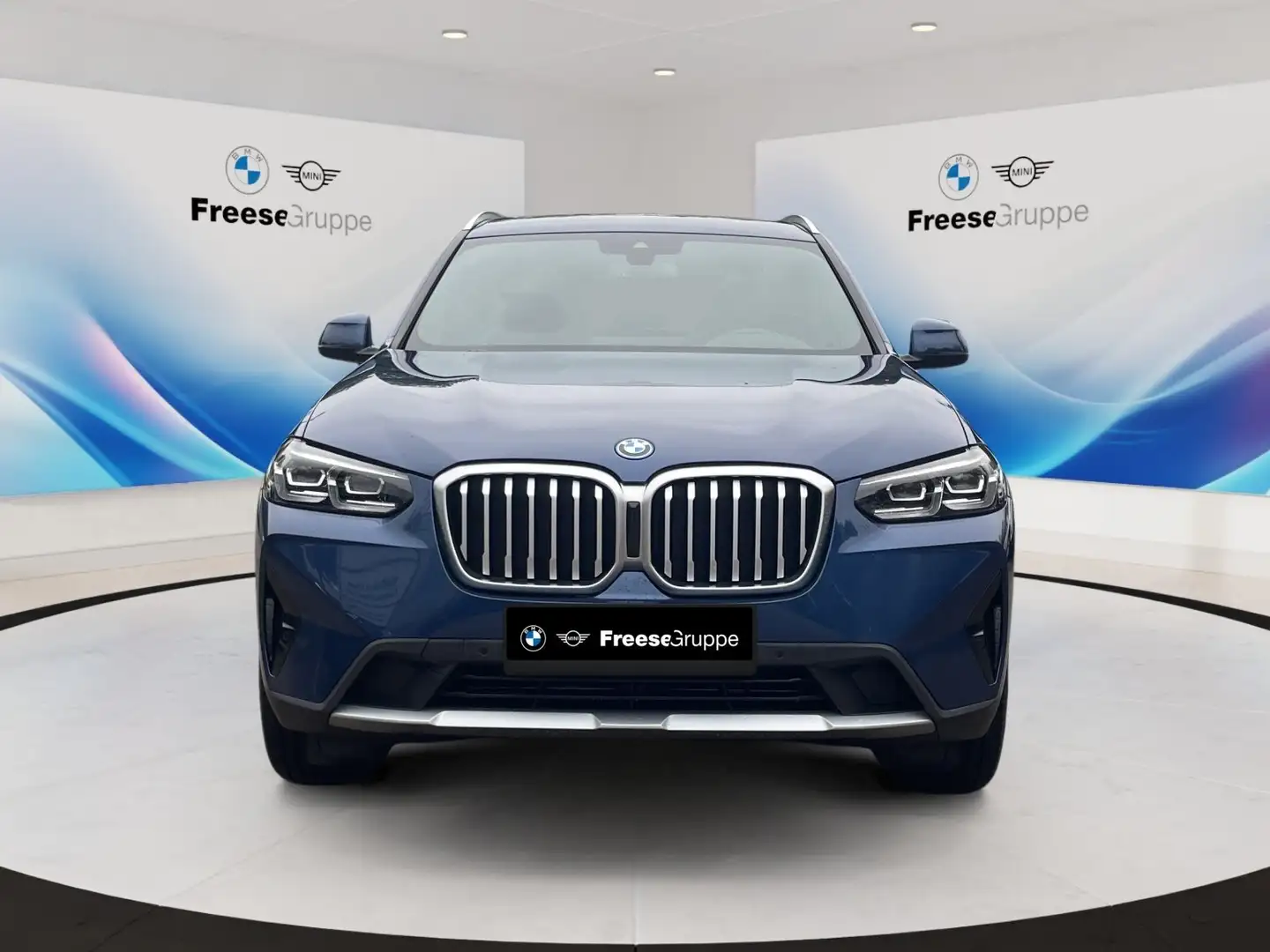 BMW X3 xDrive30e AHK HEAD-UP PANO RFK HIFI LENKRADHZ Blau - 2