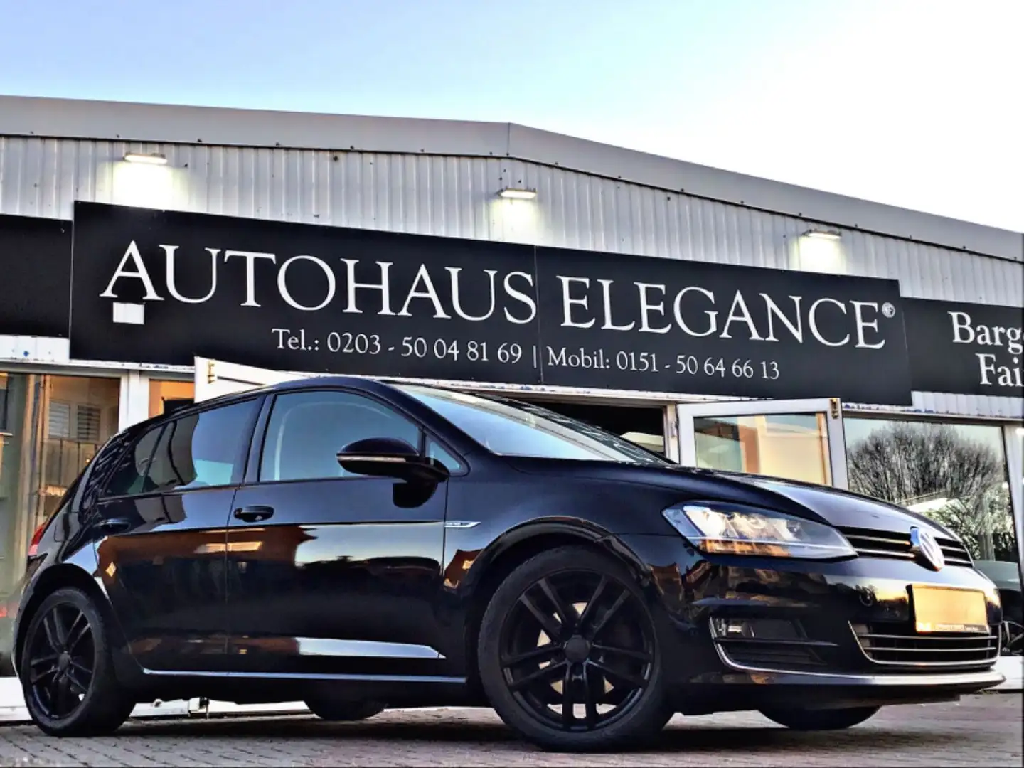 Volkswagen Golf VII Lim. Lounge BMT Aut.~Navi~Bi-Xenon~App Schwarz - 1