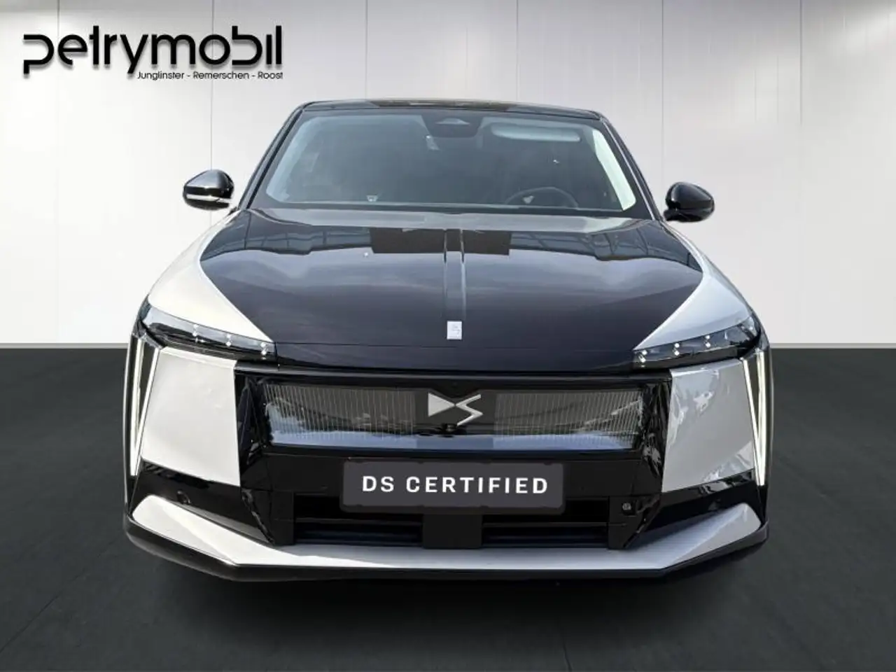 DS Automobiles N°8 2025
