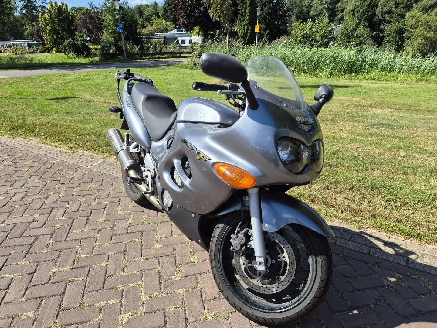 Suzuki GSX 750 F Grijs - 1