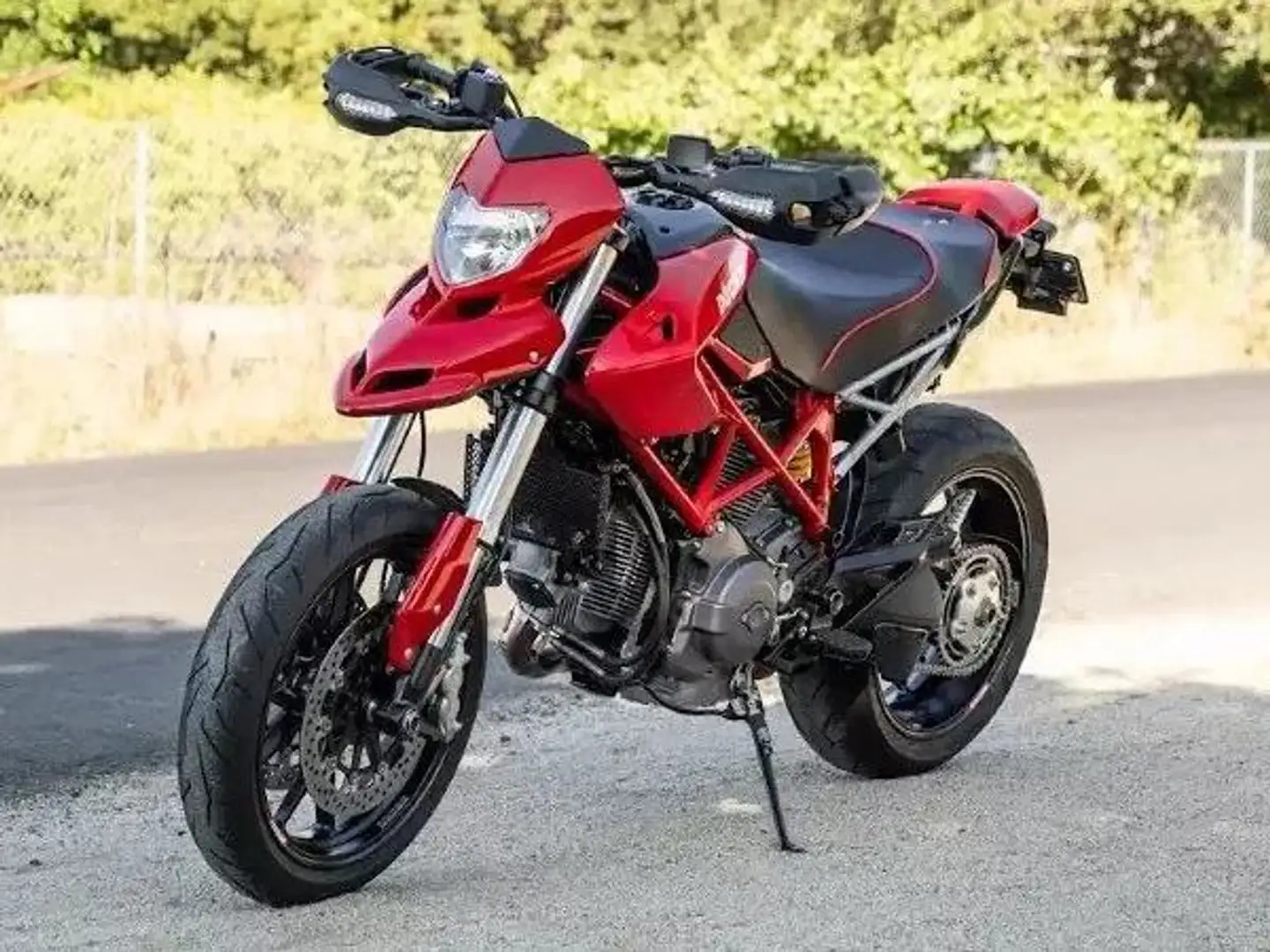 Ducati Hypermotard 796 Rood - 1