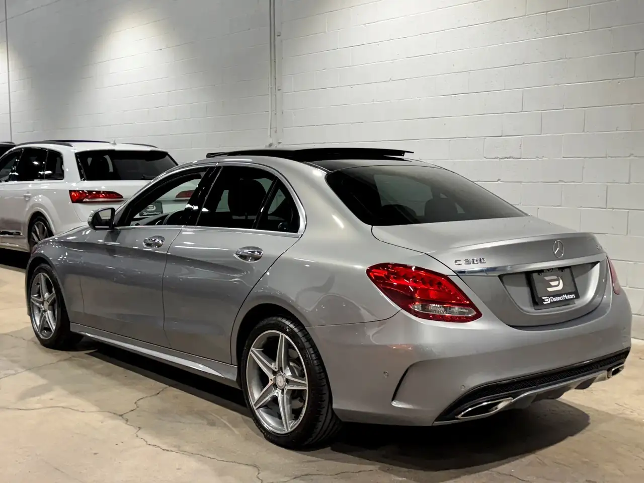 Mercedes-Benz C-Class снимка Mercedes-Benz C-Class