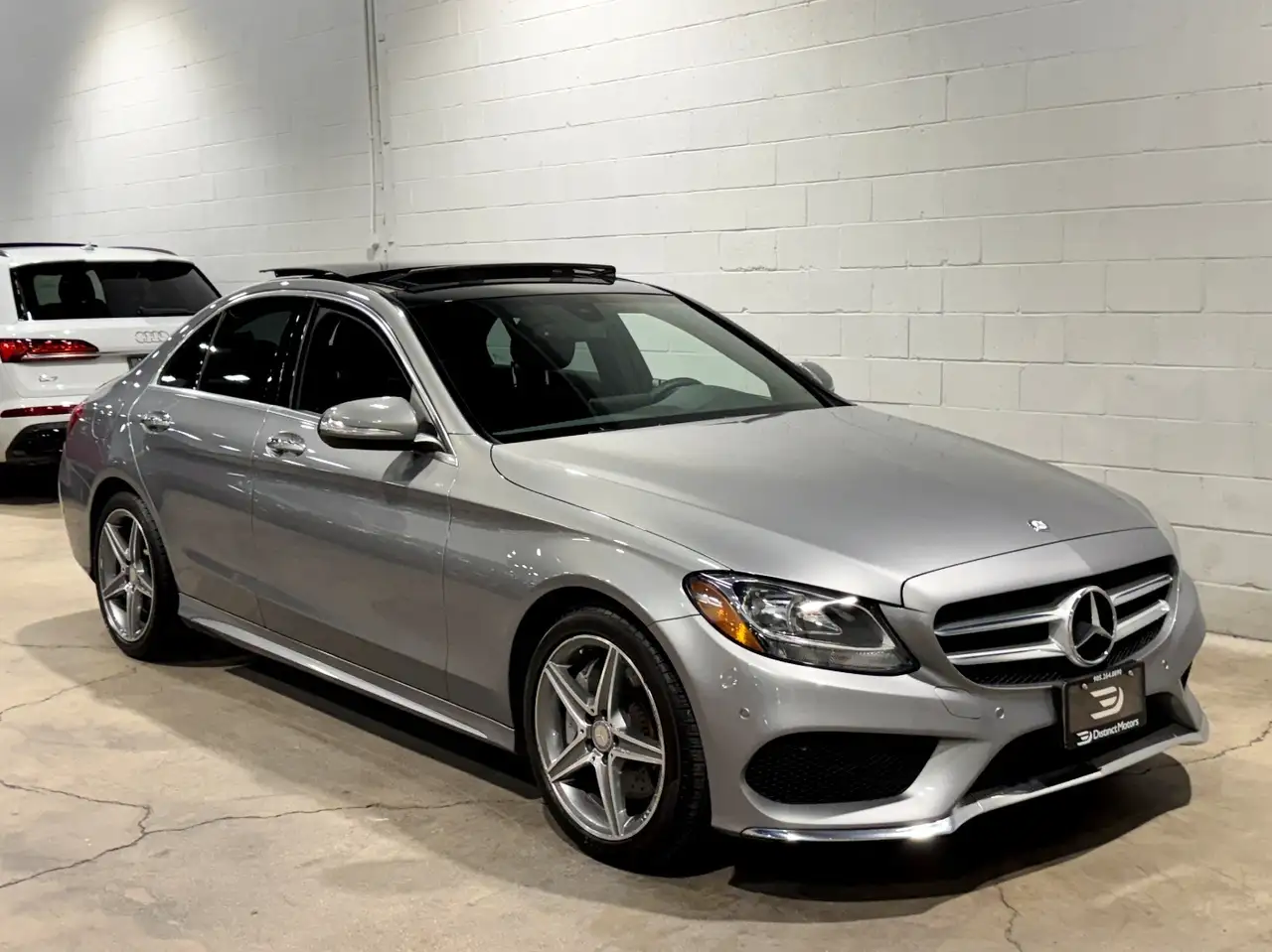 Mercedes-Benz C-Class снимка Mercedes-Benz C-Class
