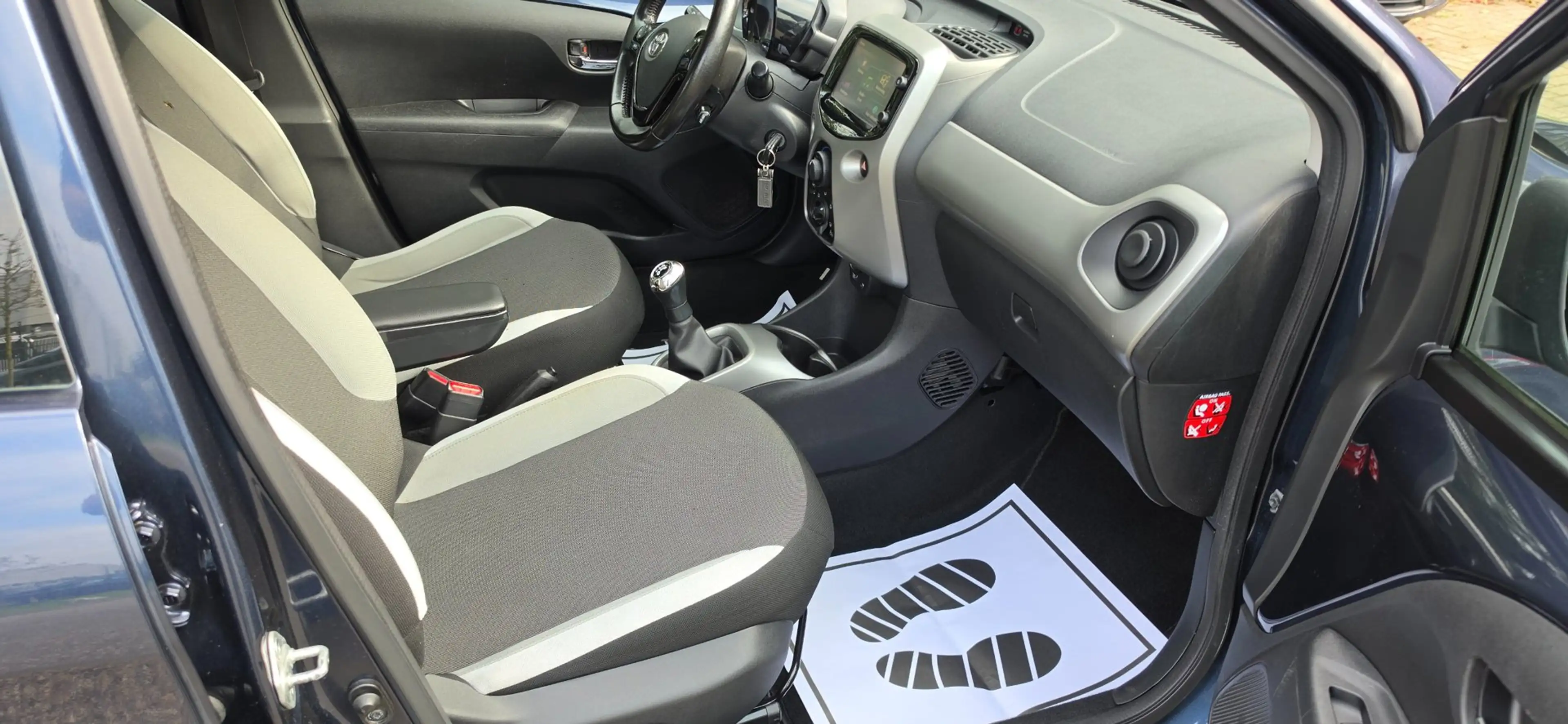 Toyota Aygo 1.0 VVT-i x-play 5Drs Airco Camera Bleutooth NAP — photo 17