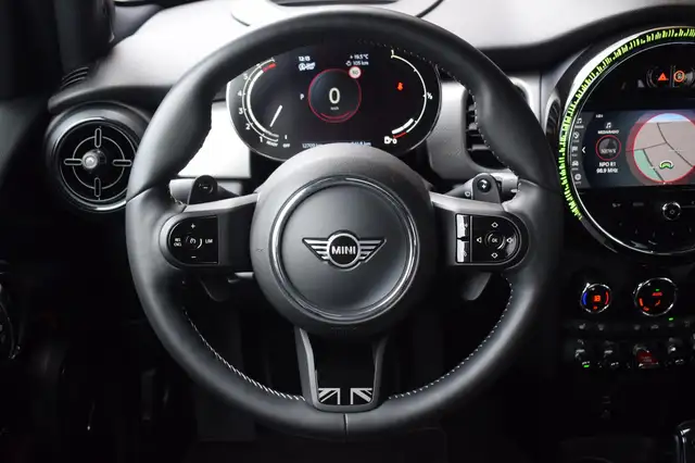 Mini Hatch view 14