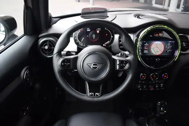 Mini Hatch view 13