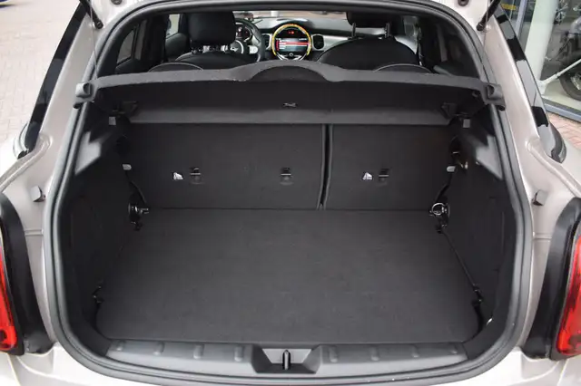 Mini Hatch view 7