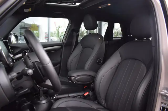 Mini Hatch view 5