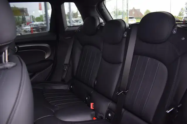 Mini Hatch view 6