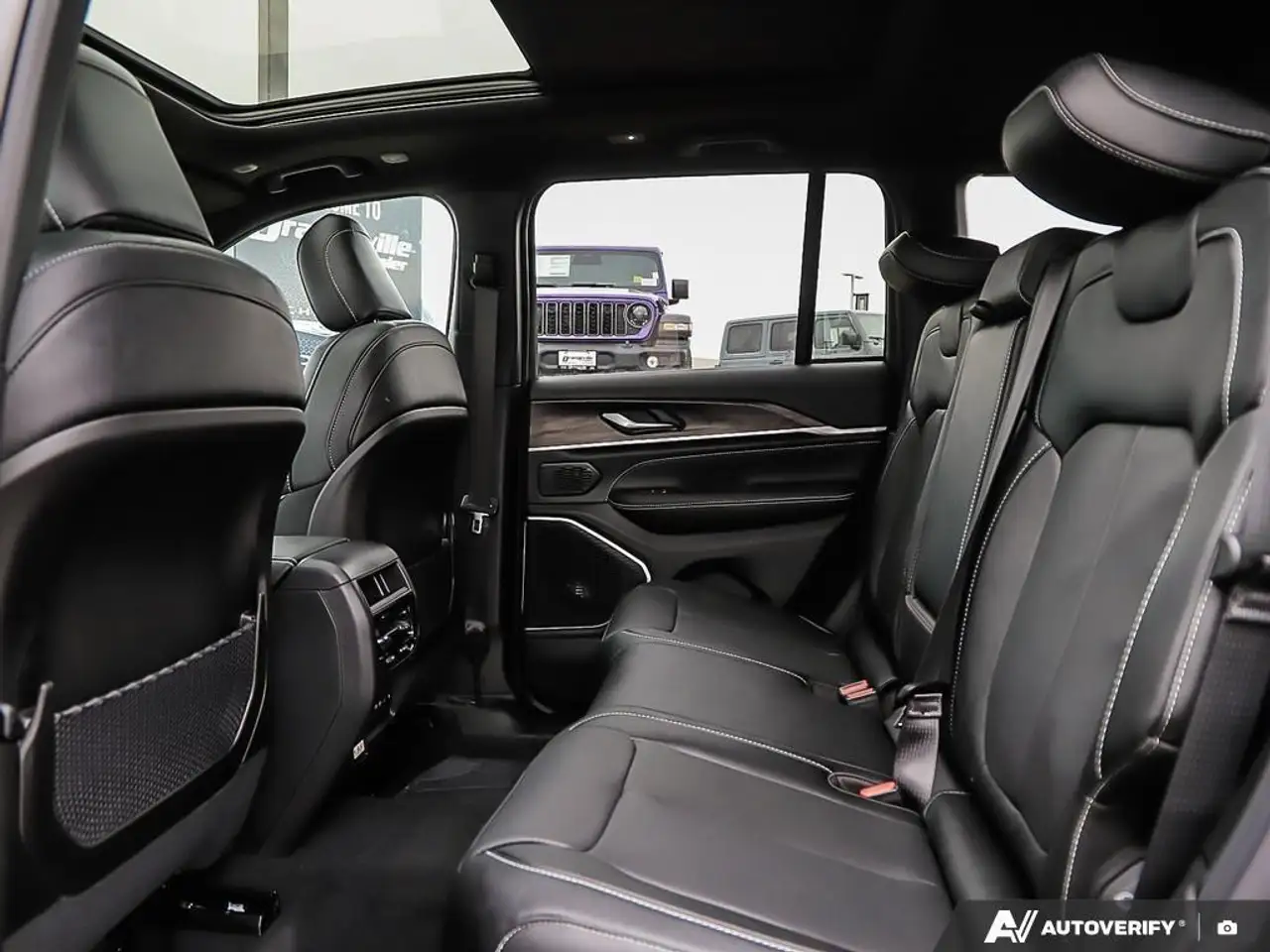 Jeep Grand Cherokee снимка Jeep Grand Cherokee