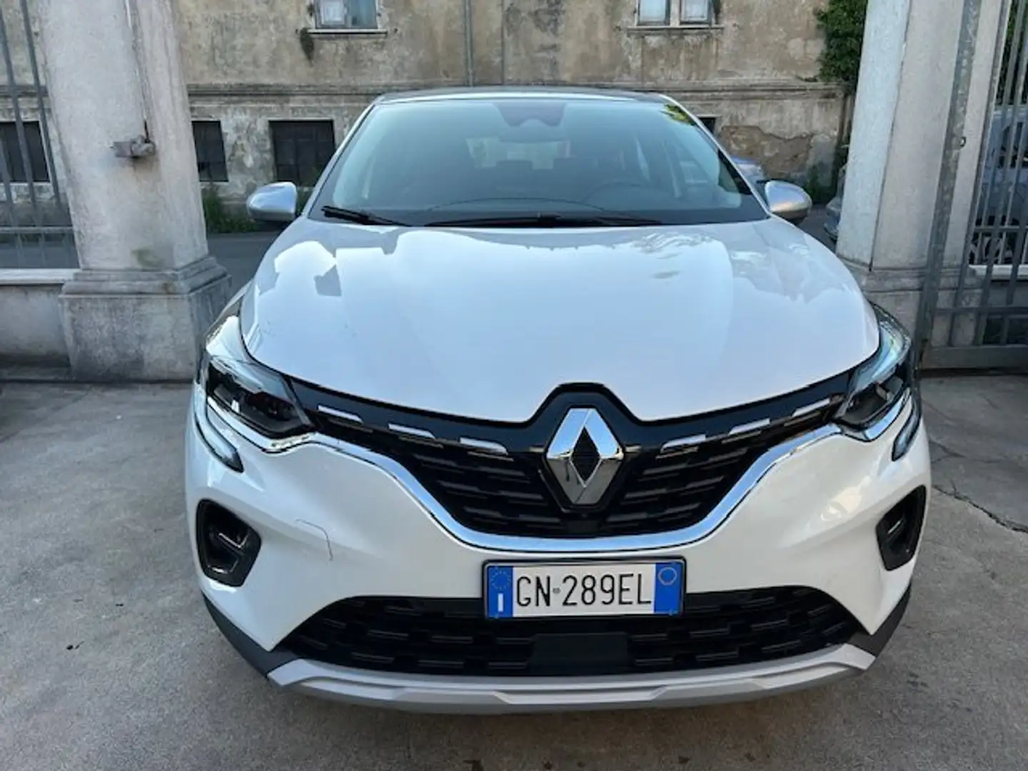 Renault Captur II 2019 1.0 tce Intens 90cv SOLO 43500 KM NAVY Wit - 2