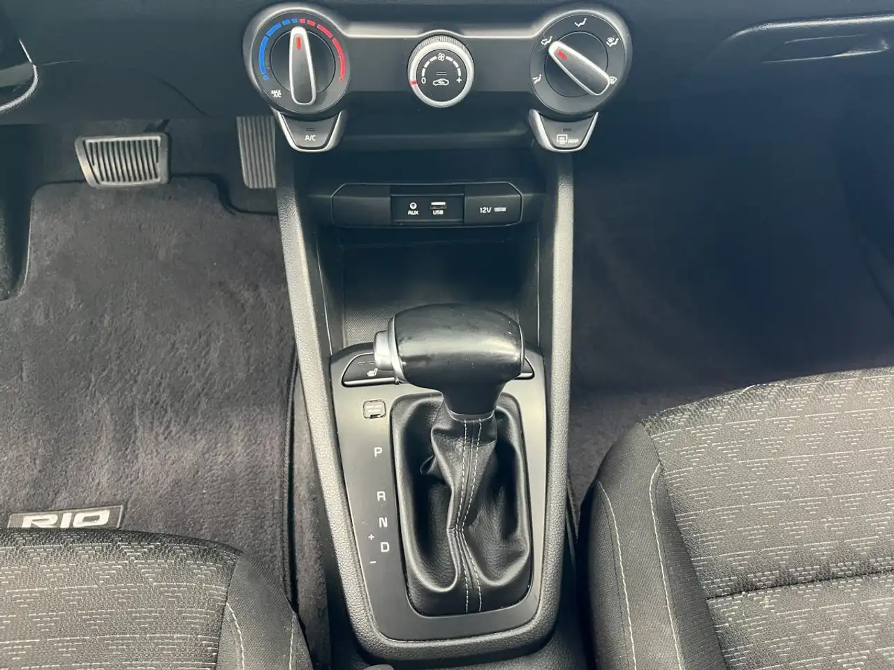 Kia Rio снимка Kia Rio