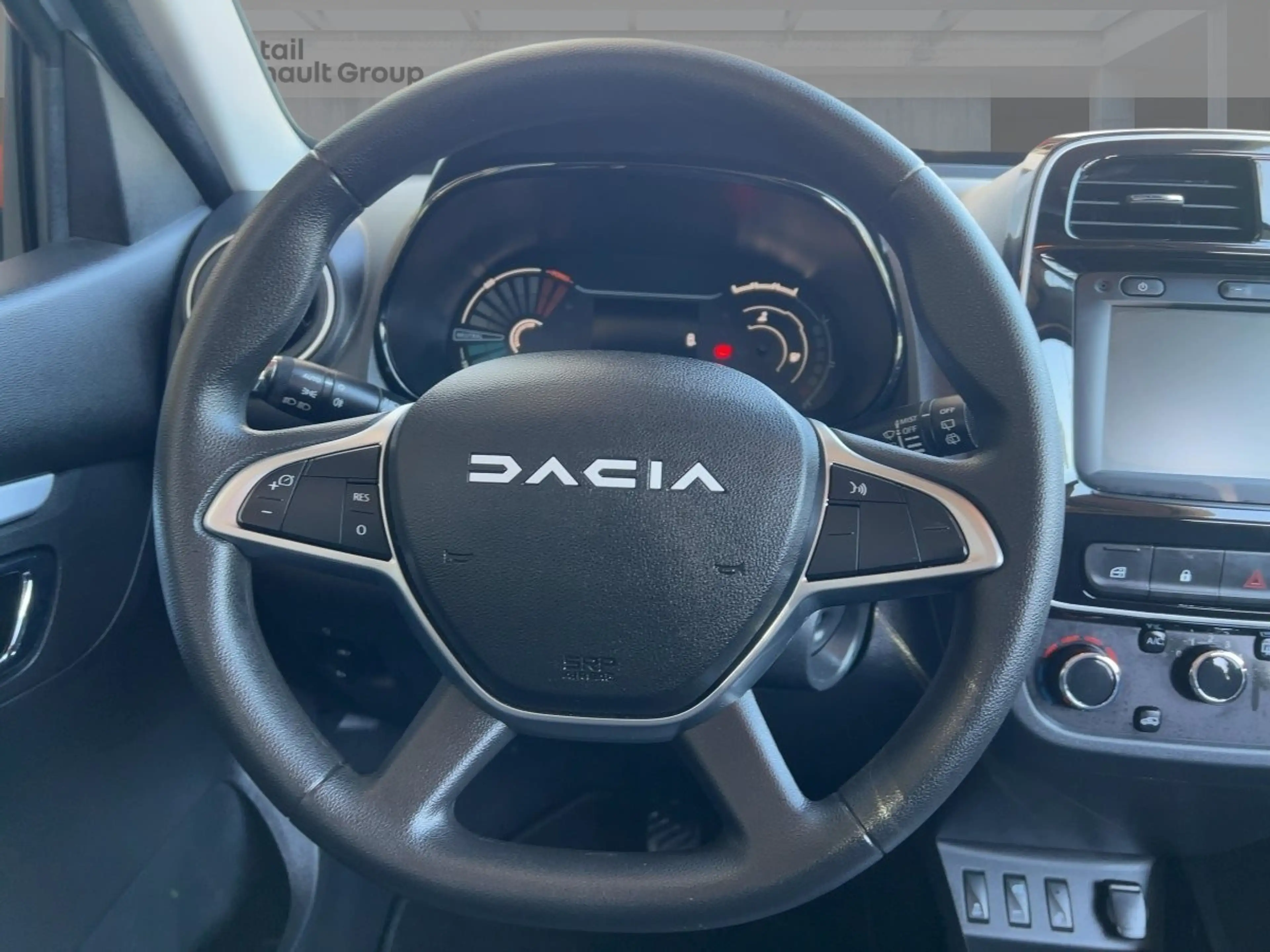 Dacia Spring Essential KLIMA LED-Tagfahrlicht ABS ESP ZV — photo 11