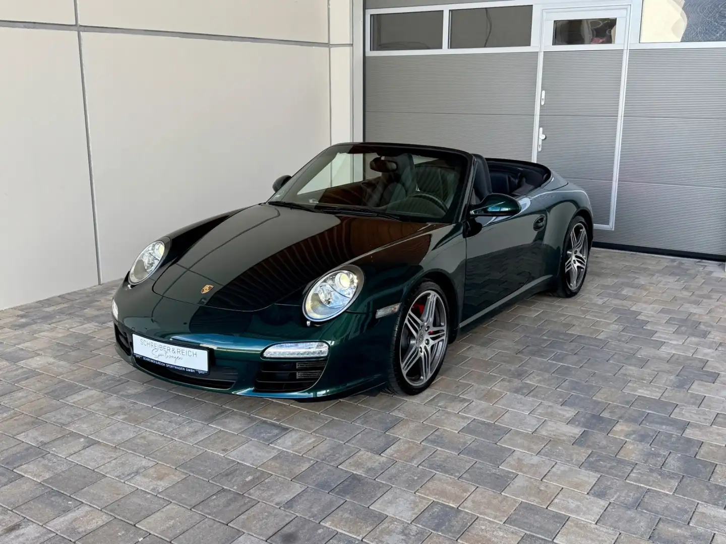 Porsche 997 .2 Carrera S Cabriolet - Racing Green Grün - 2