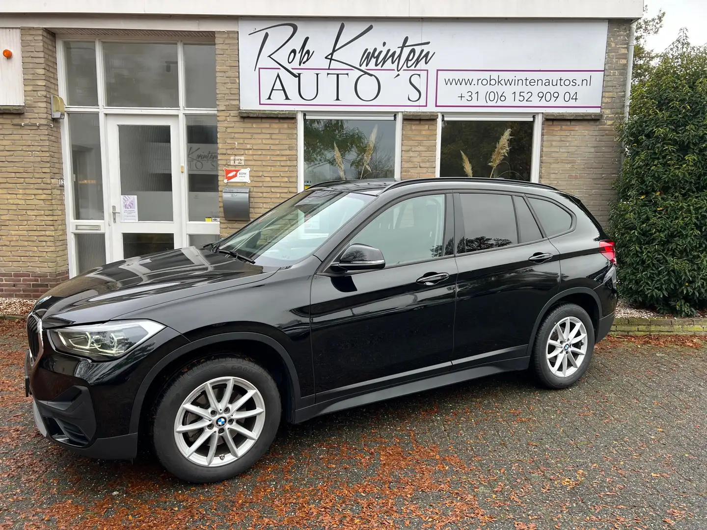 BMW X1 SDrive18i Executive Automaat Schwarz - 2