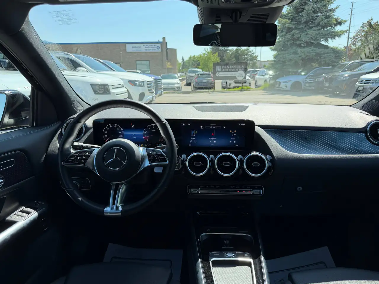 Mercedes-Benz GLA снимка Mercedes-Benz GLA