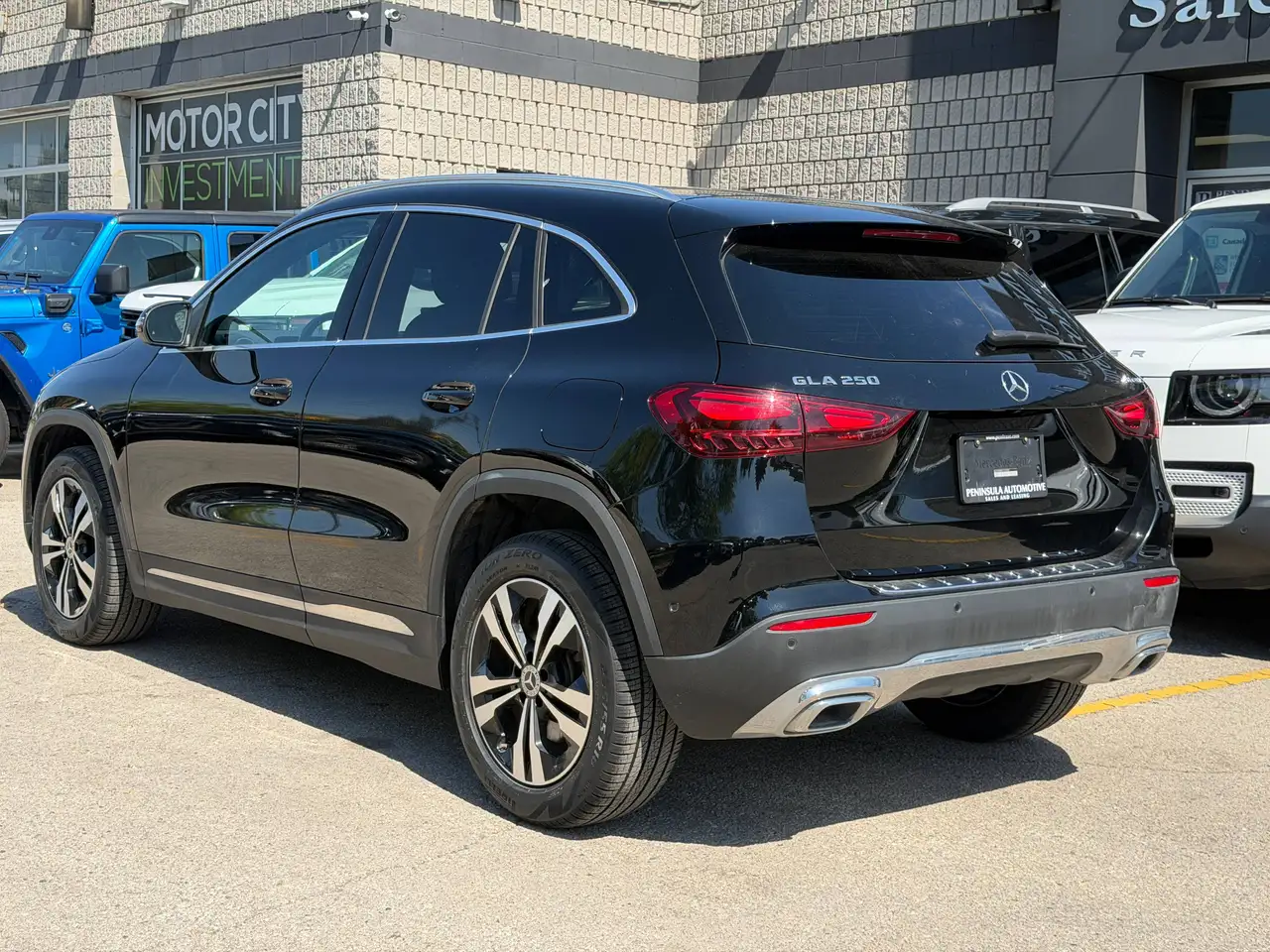 Mercedes-Benz GLA снимка Mercedes-Benz GLA