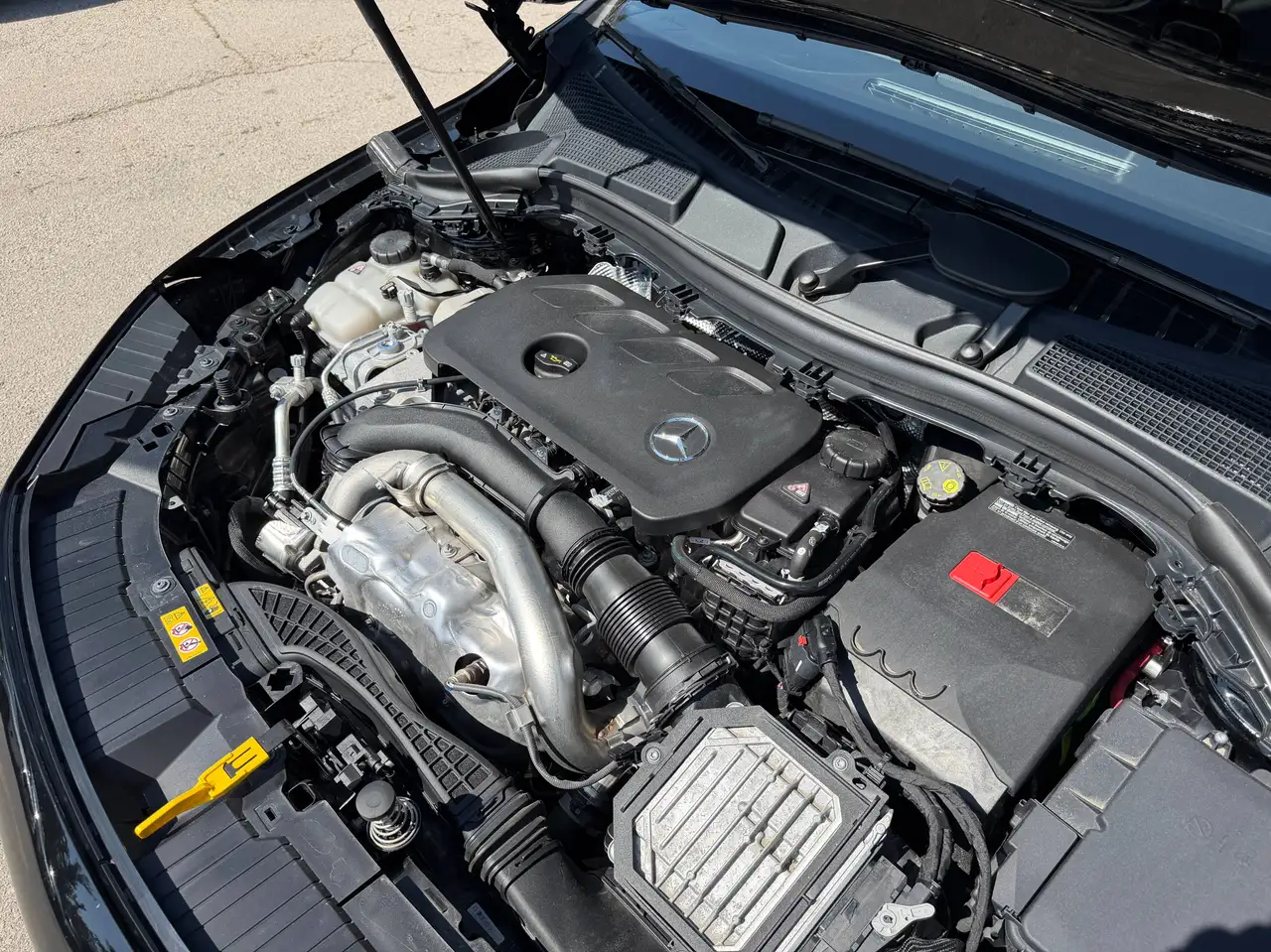 Mercedes-Benz GLA снимка Mercedes-Benz GLA