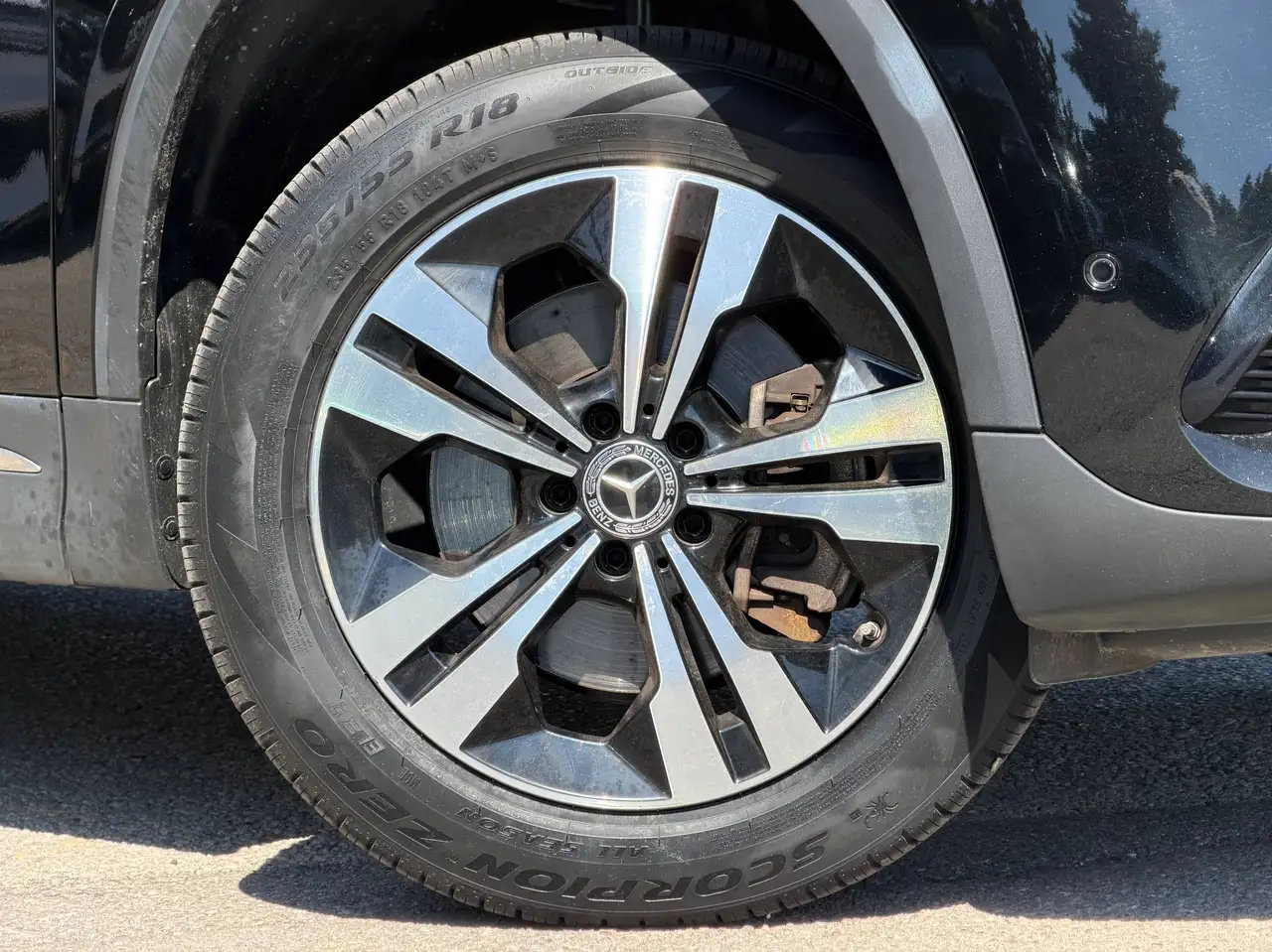 Mercedes-Benz GLA снимка Mercedes-Benz GLA