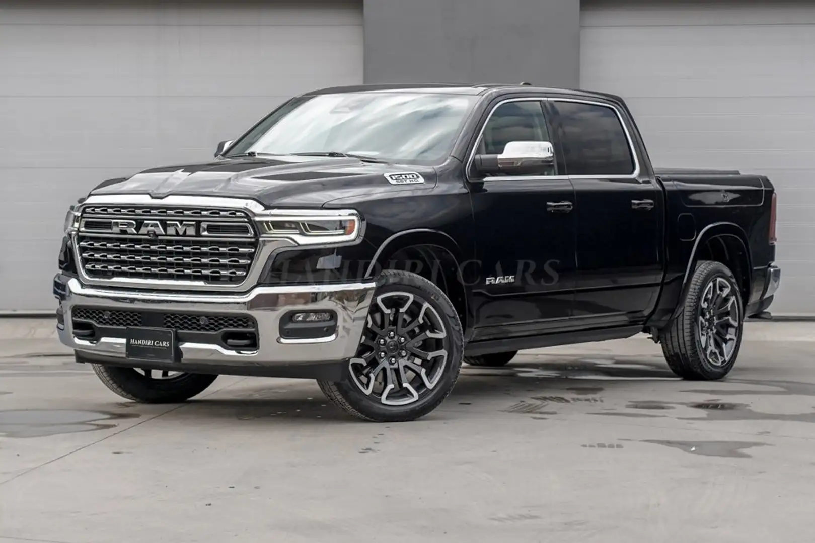 Dodge RAM 2025 Longhorn 540 PK € 81300 +AIR SUSPENSION Zwart - 1