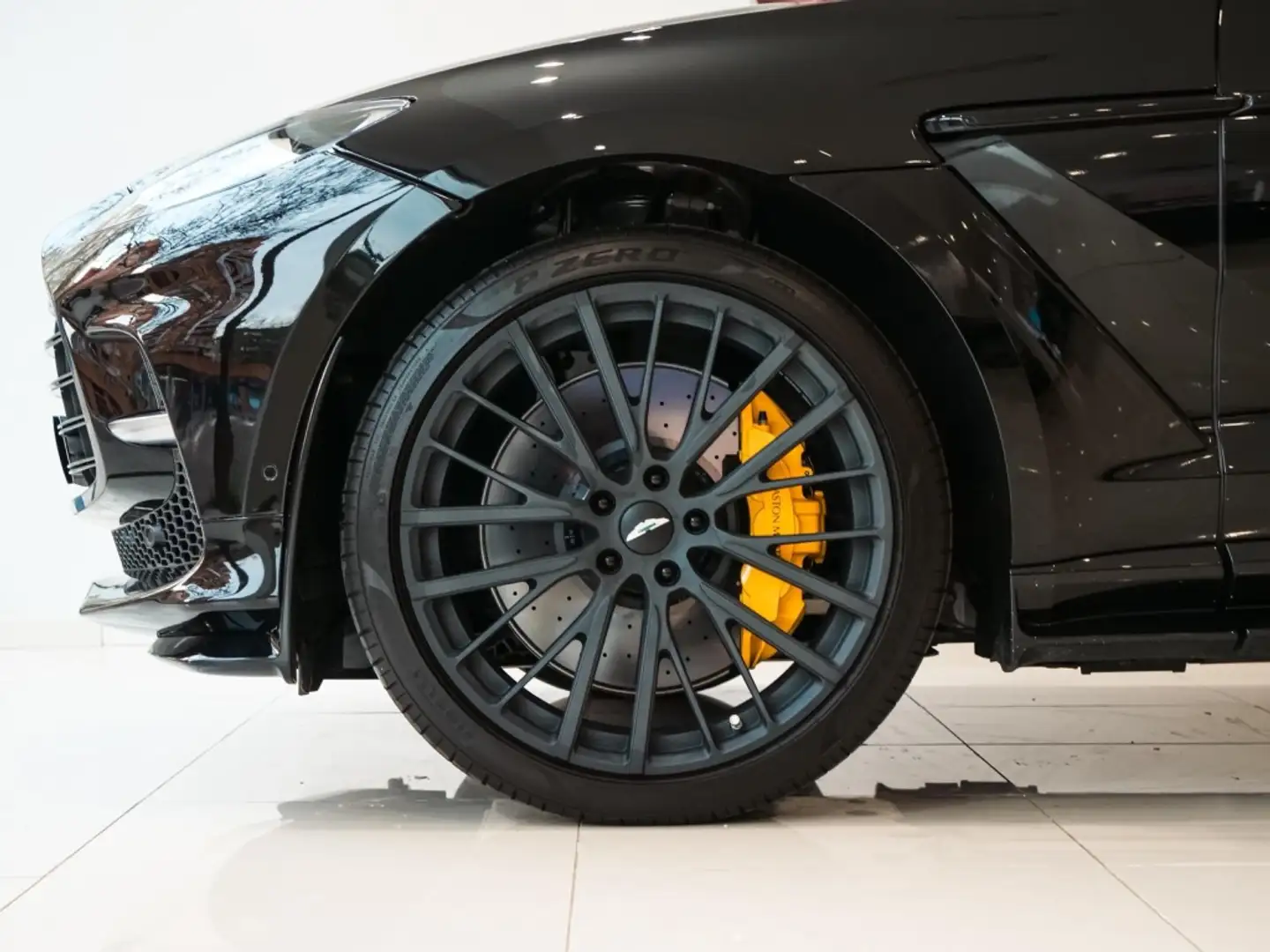 Aston Martin DBX 707 Negro - 2