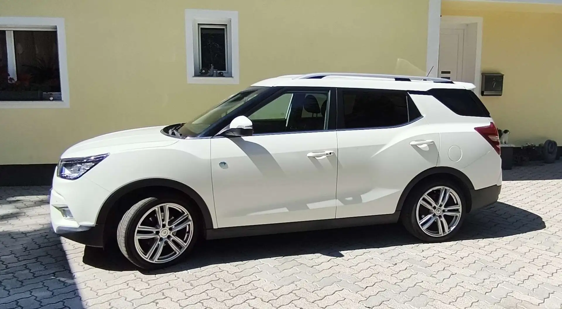 SsangYong XLV e-XDi 160 4WD Be Tivoli Grand - 1