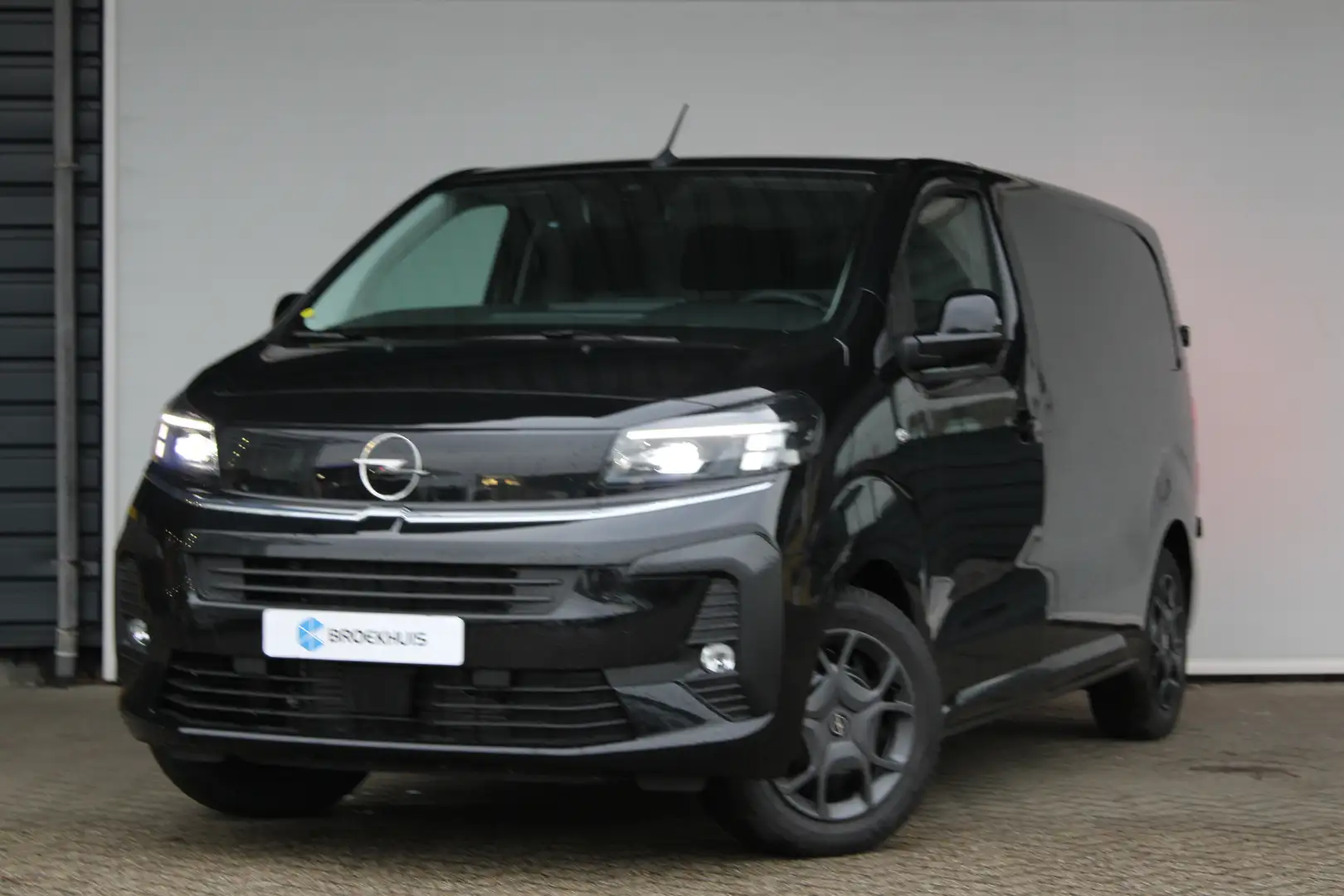 Opel Vivaro 2.0 Diesel 180 S&S L2 | Bumpers in carrosseriekleu Zwart - 1