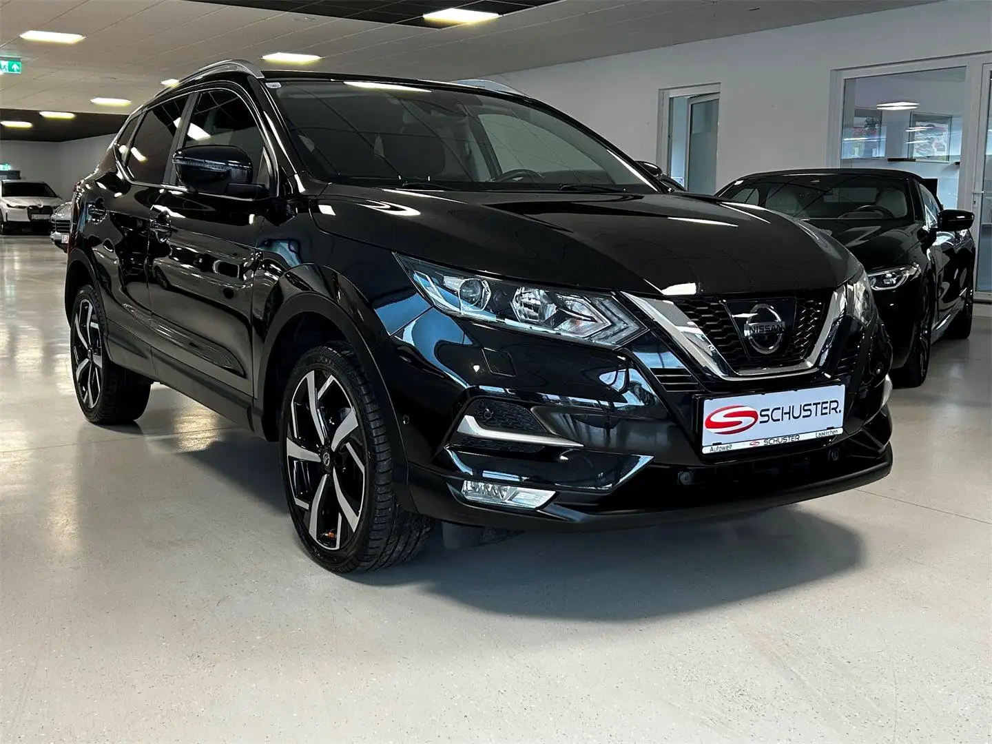 Nissan Qashqai QASHQAI 1.6d N-Connecta *ALLRAD* Schwarz - 1