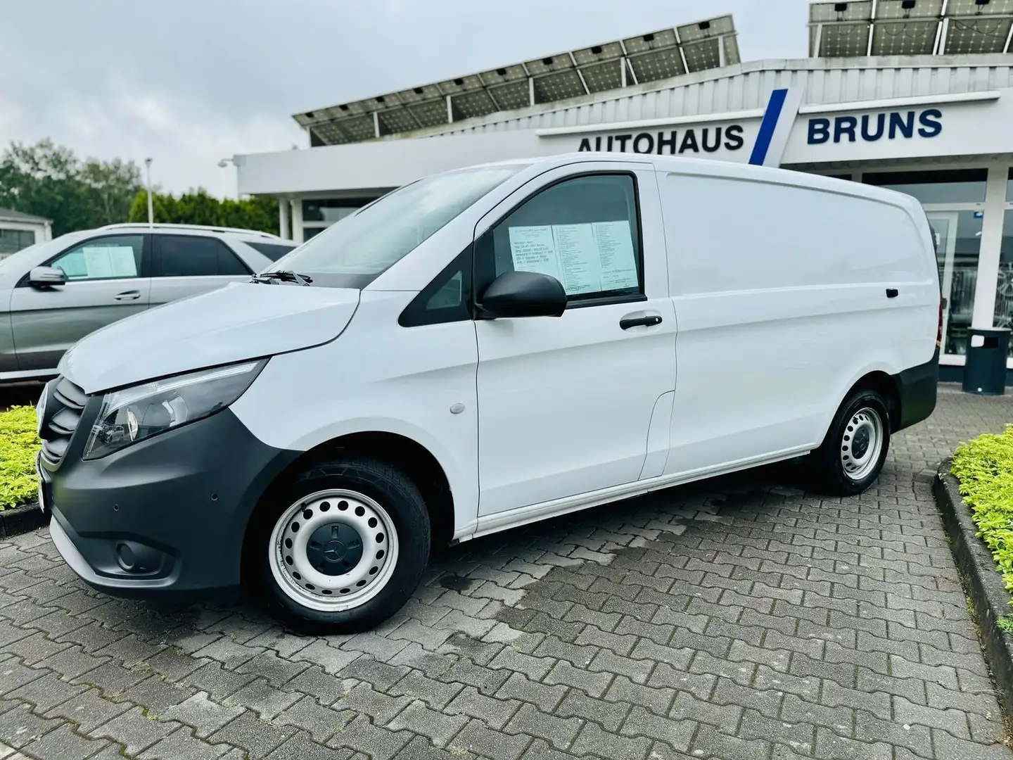 Mercedes-Benz Vito 114 CDI Kasten LANG, Autom, Distronic, AHK, PTS, Weiß - 2