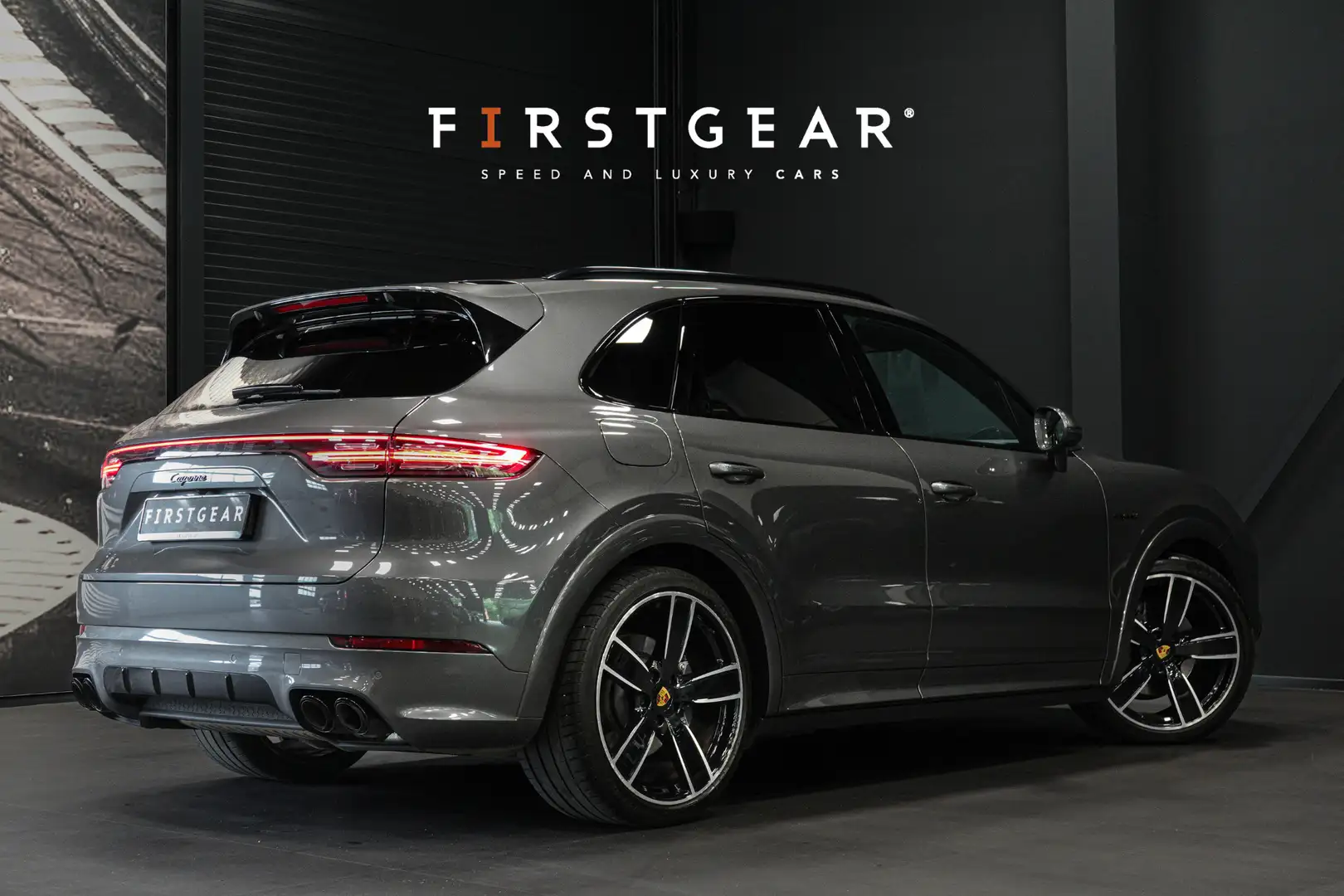 Porsche Cayenne 3.0 E-Hybrid *Sport-Chrono / PASM / Panorama / BOS Grijs - 2