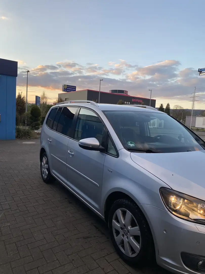 Volkswagen Touran Life BMT Grau - 2