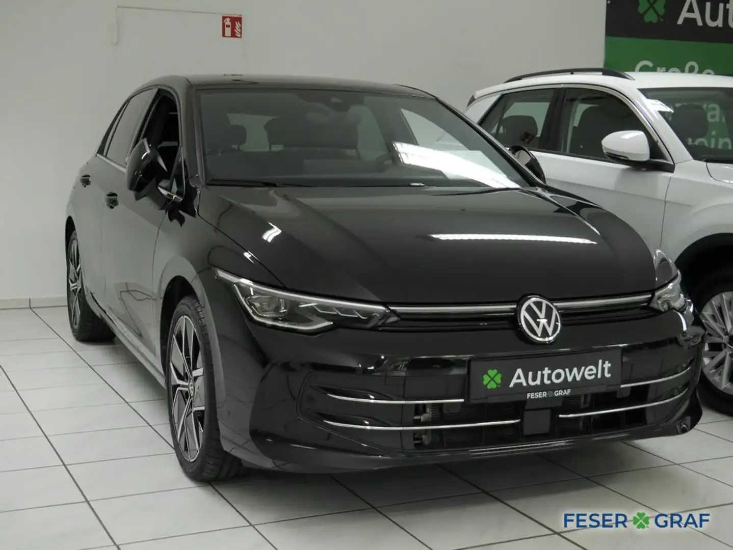 Volkswagen Golf 8 1.5 eTSI Edition 50 PANO LED AHK NAVI ACC Schwarz - 2
