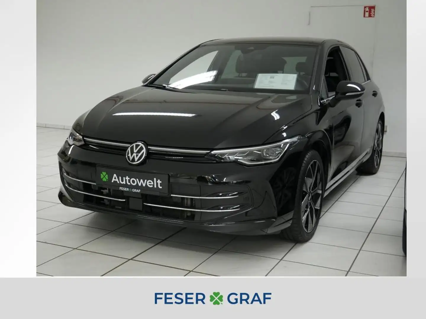 Volkswagen Golf 8 Edition 50 Jahre 1.5eTSI NAVI,LED,AHK,PANO Schwarz - 1