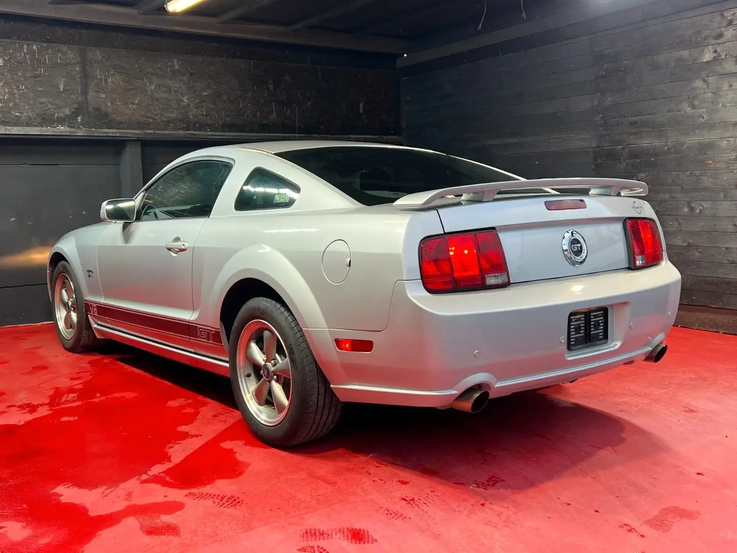 Ford Mustang V8 Silber - 2
