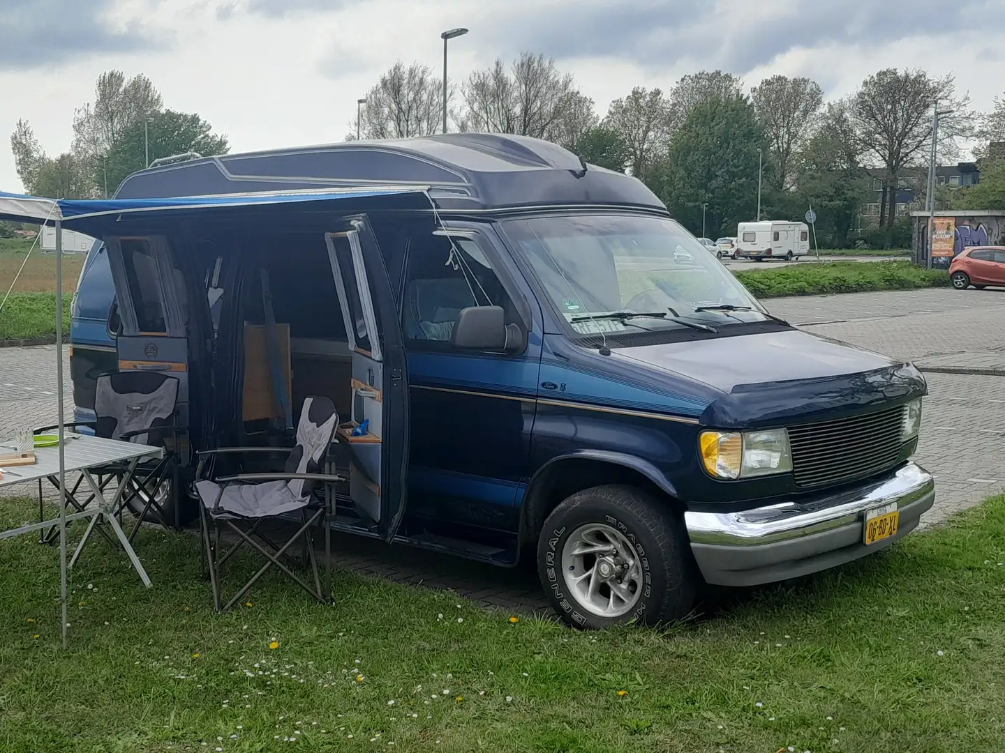 Ford Econoline Camper Niebieski - 1
