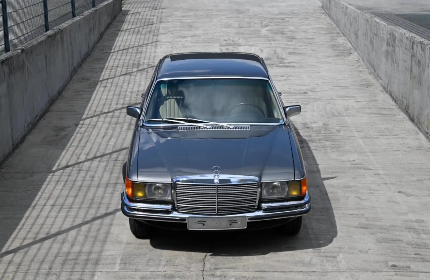 Mercedes-Benz 280 SE - OLDTIMER - 1977 Grey - 2