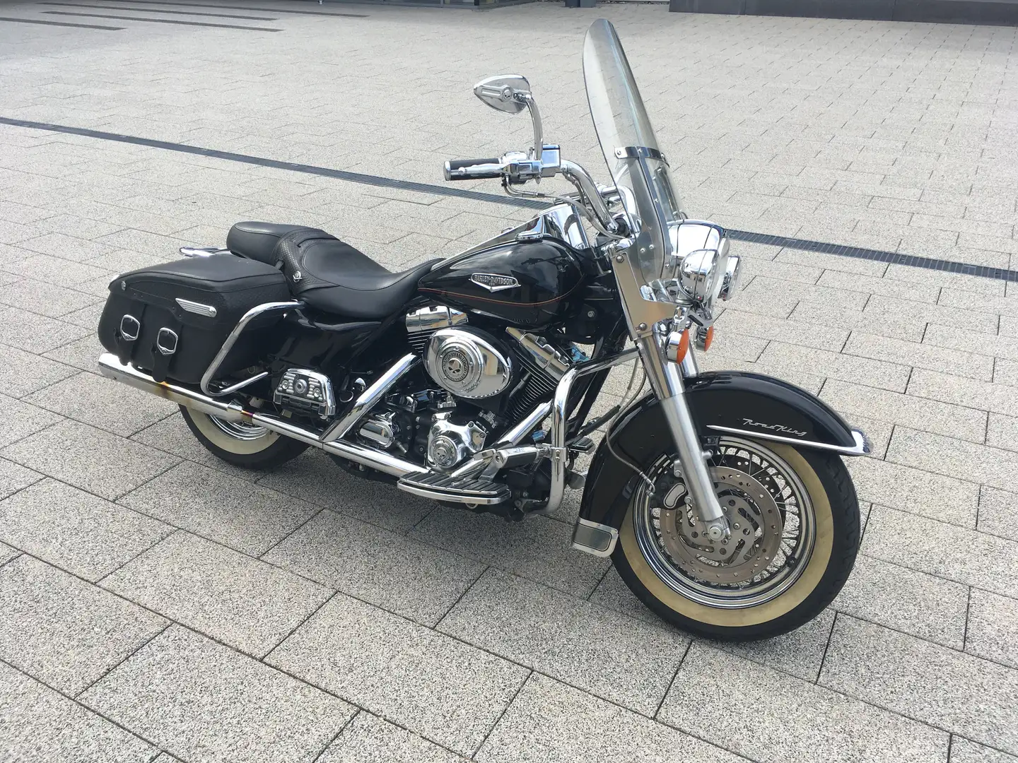 Harley-Davidson Road King Classic FLHRCI Чорний - 2