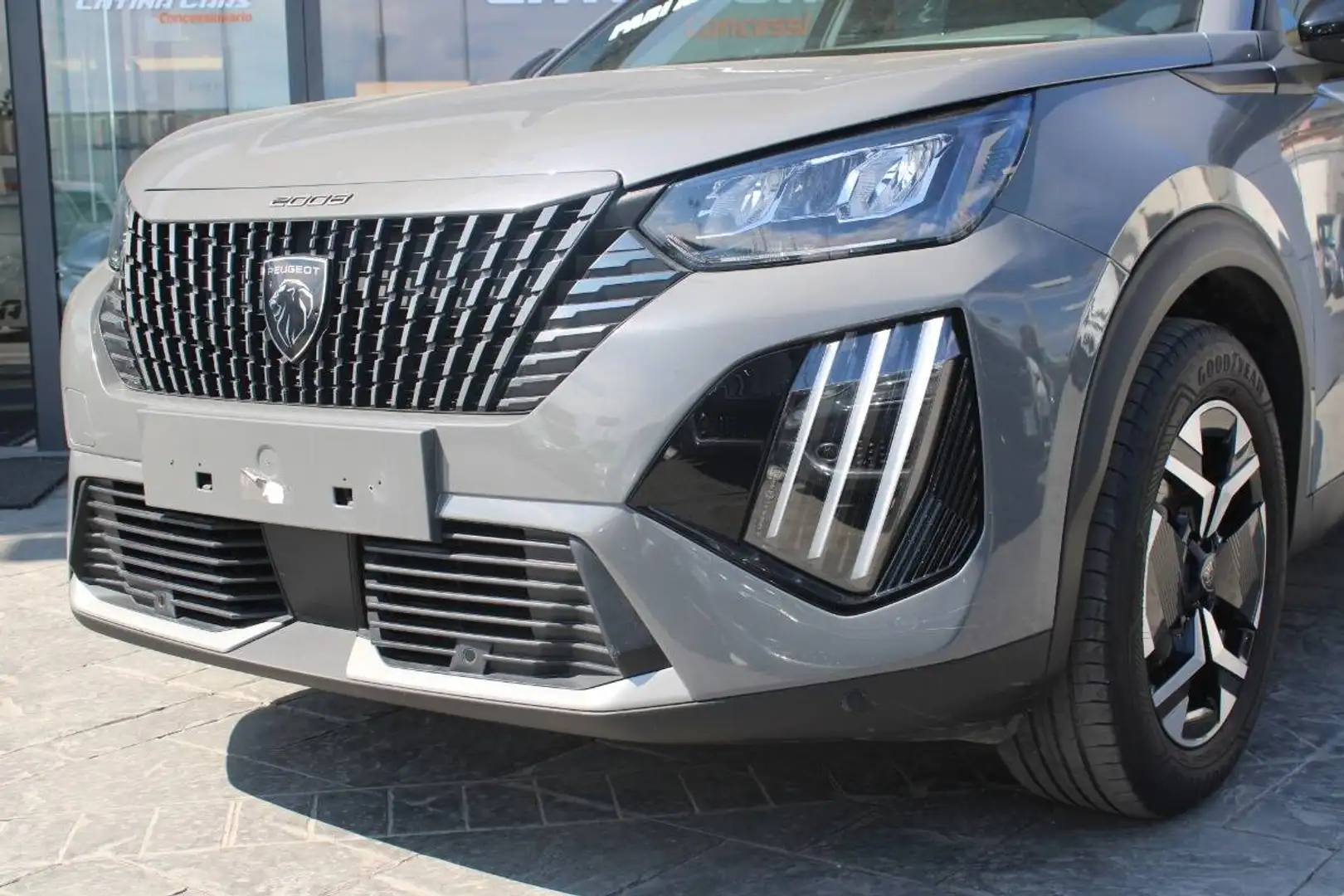Peugeot 2008 1.2 Allure s&s 130cv Automatica con CarPlay Grigio - 2