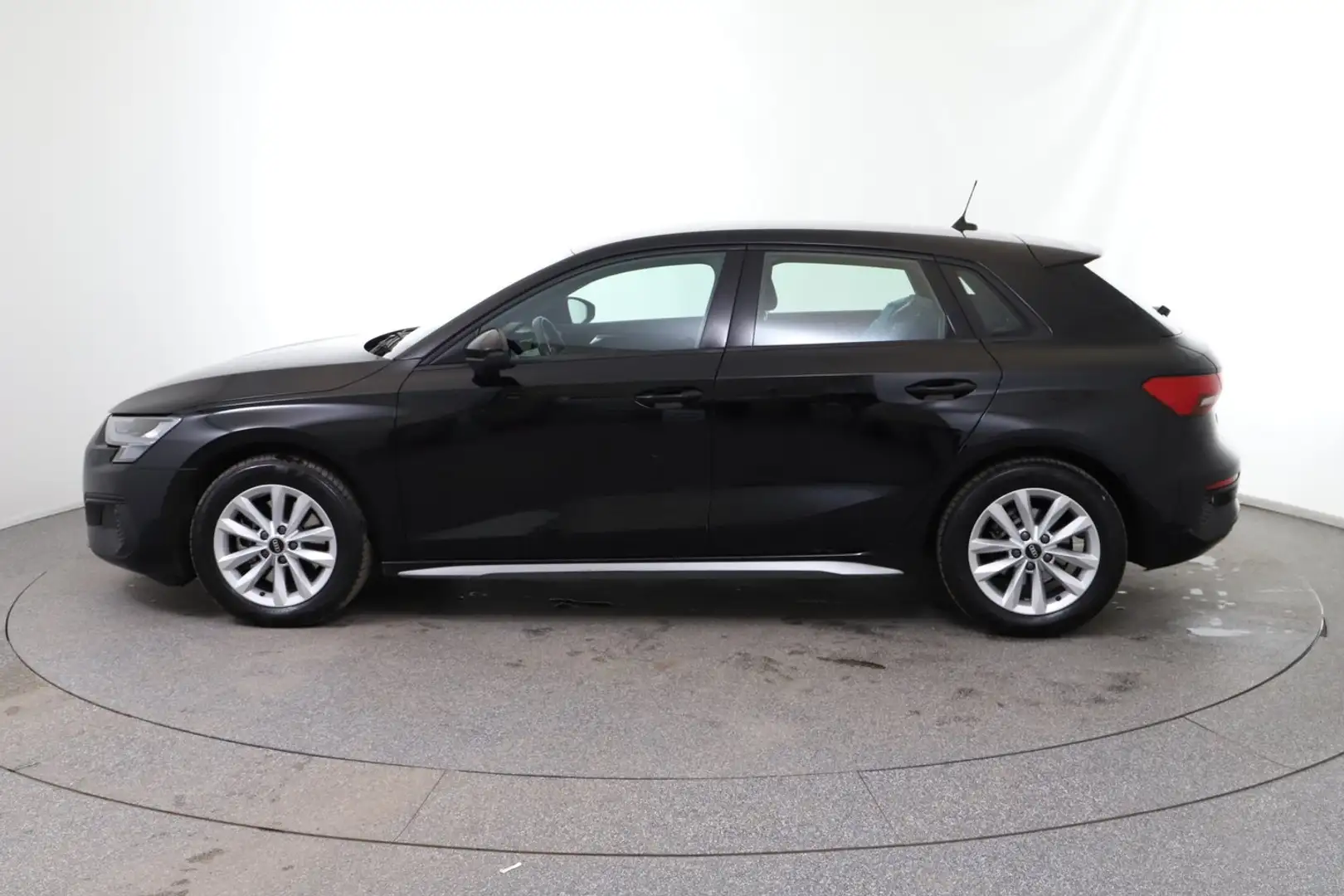 Audi A3 30 TDI Schwarz - 2