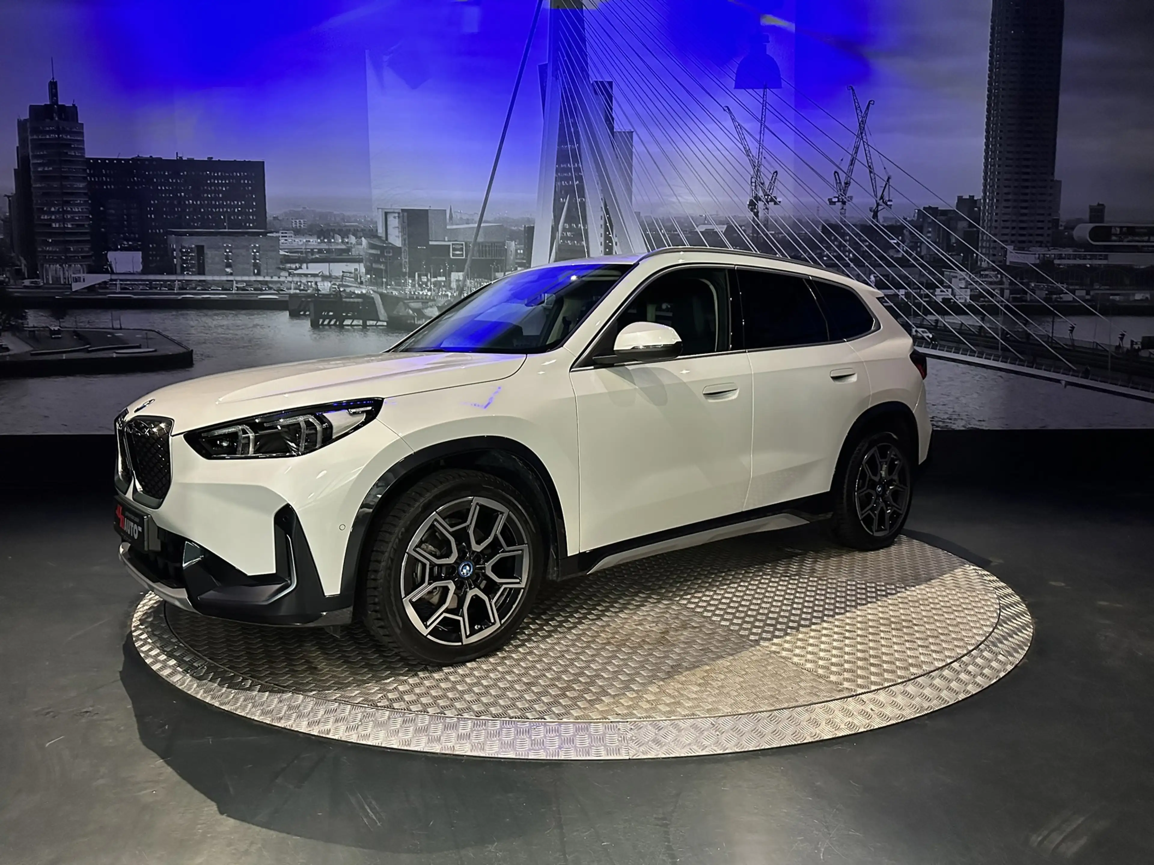 BMW iX1 EDrive20 67 kWh L *Leder*Camera*Premiumpack* — photo 7
