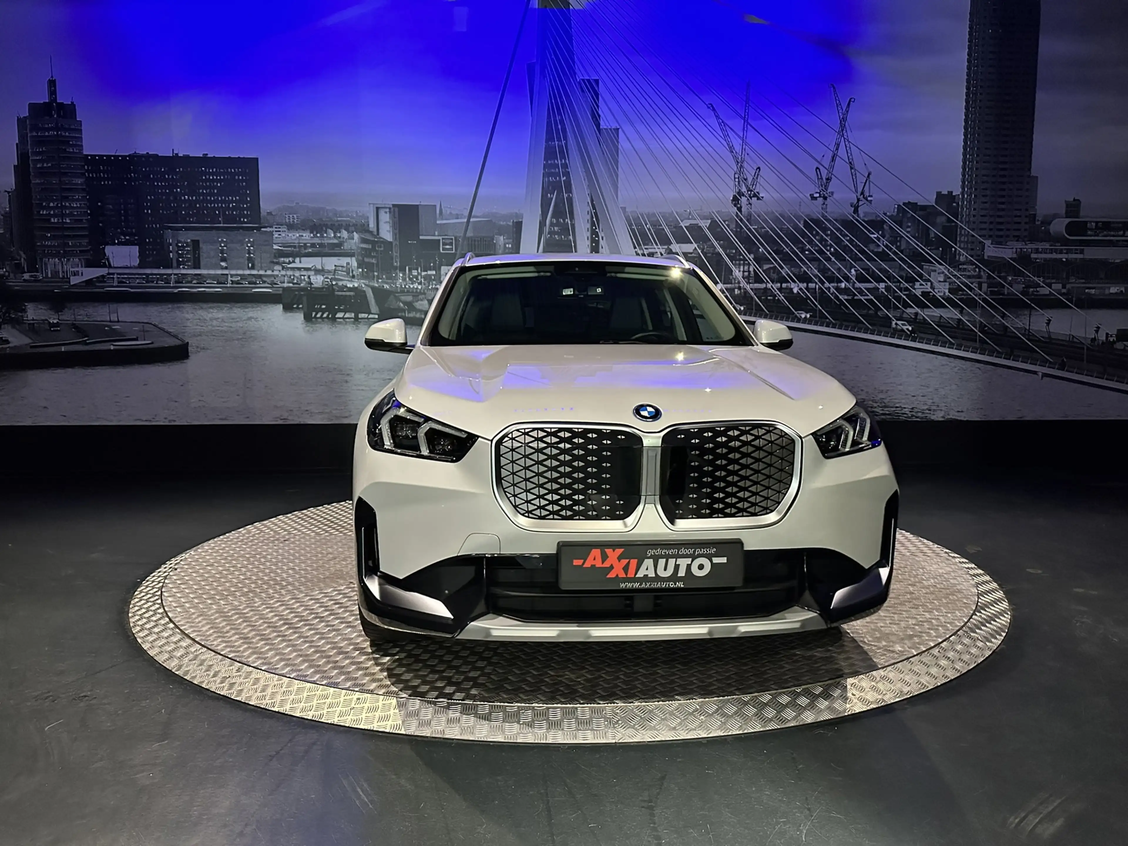 BMW iX1 EDrive20 67 kWh L *Leder*Camera*Premiumpack* — photo 5