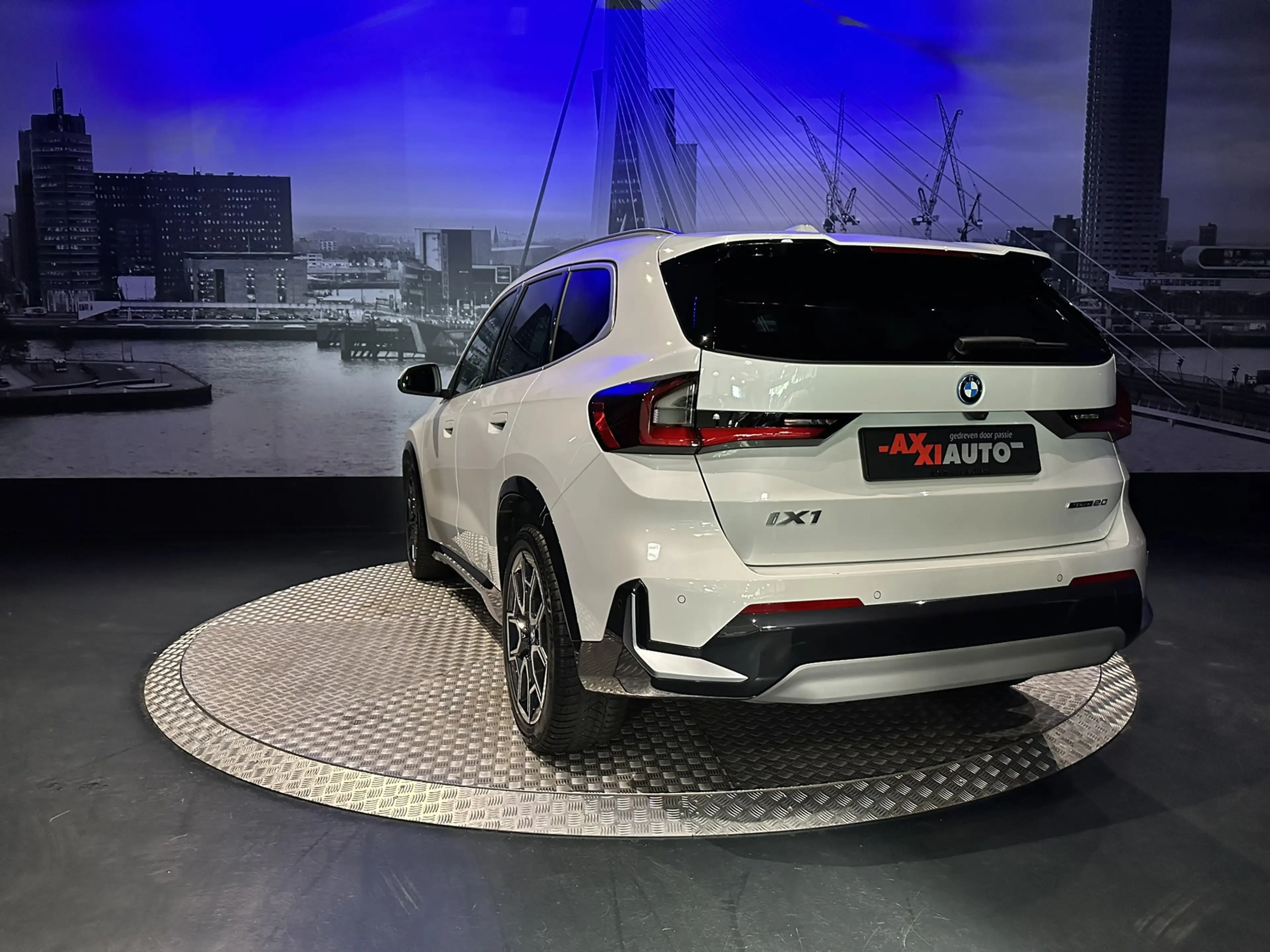 BMW iX1 EDrive20 67 kWh L *Leder*Camera*Premiumpack* — photo 10