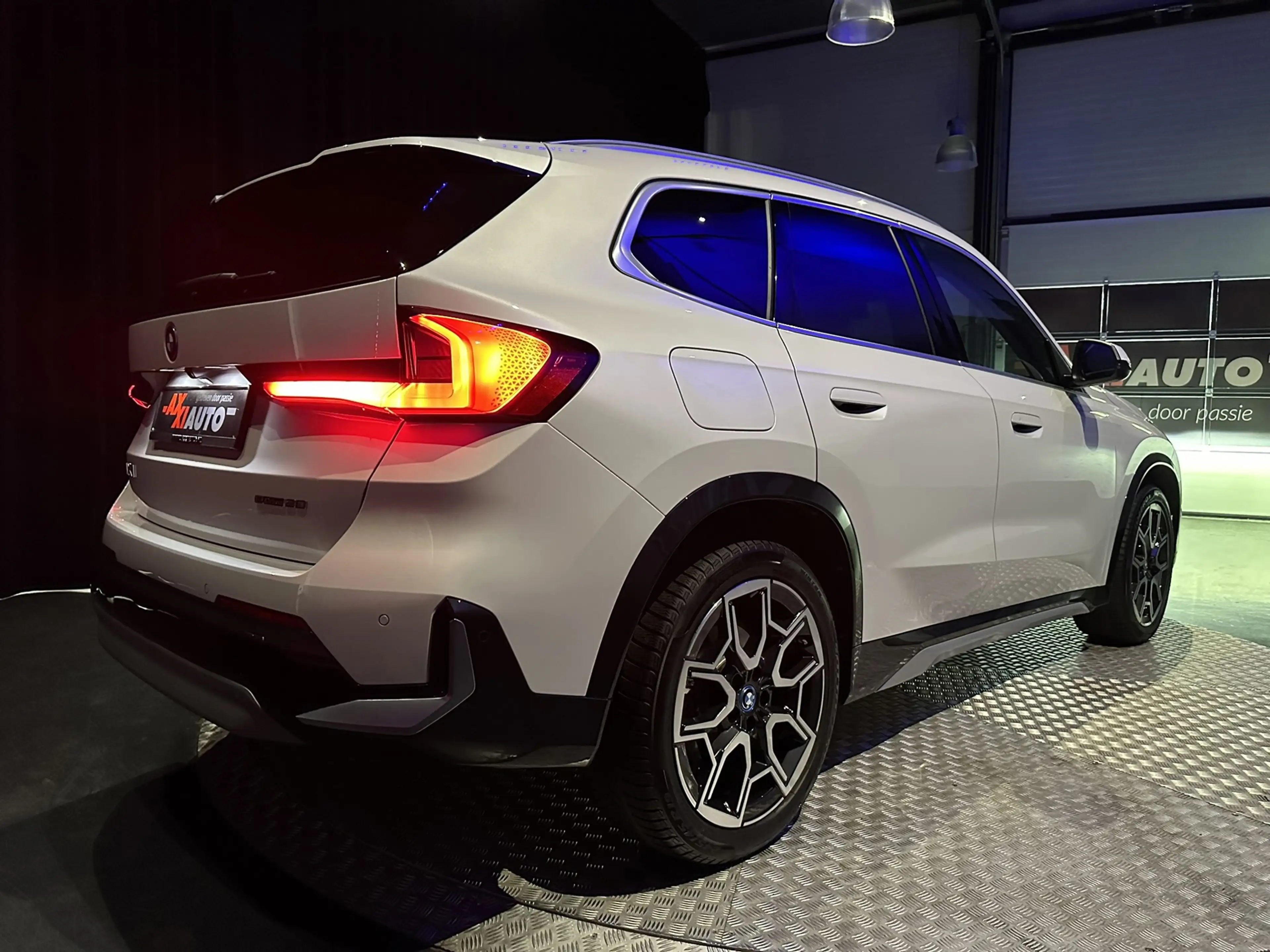 BMW iX1 EDrive20 67 kWh L *Leder*Camera*Premiumpack* — photo 23