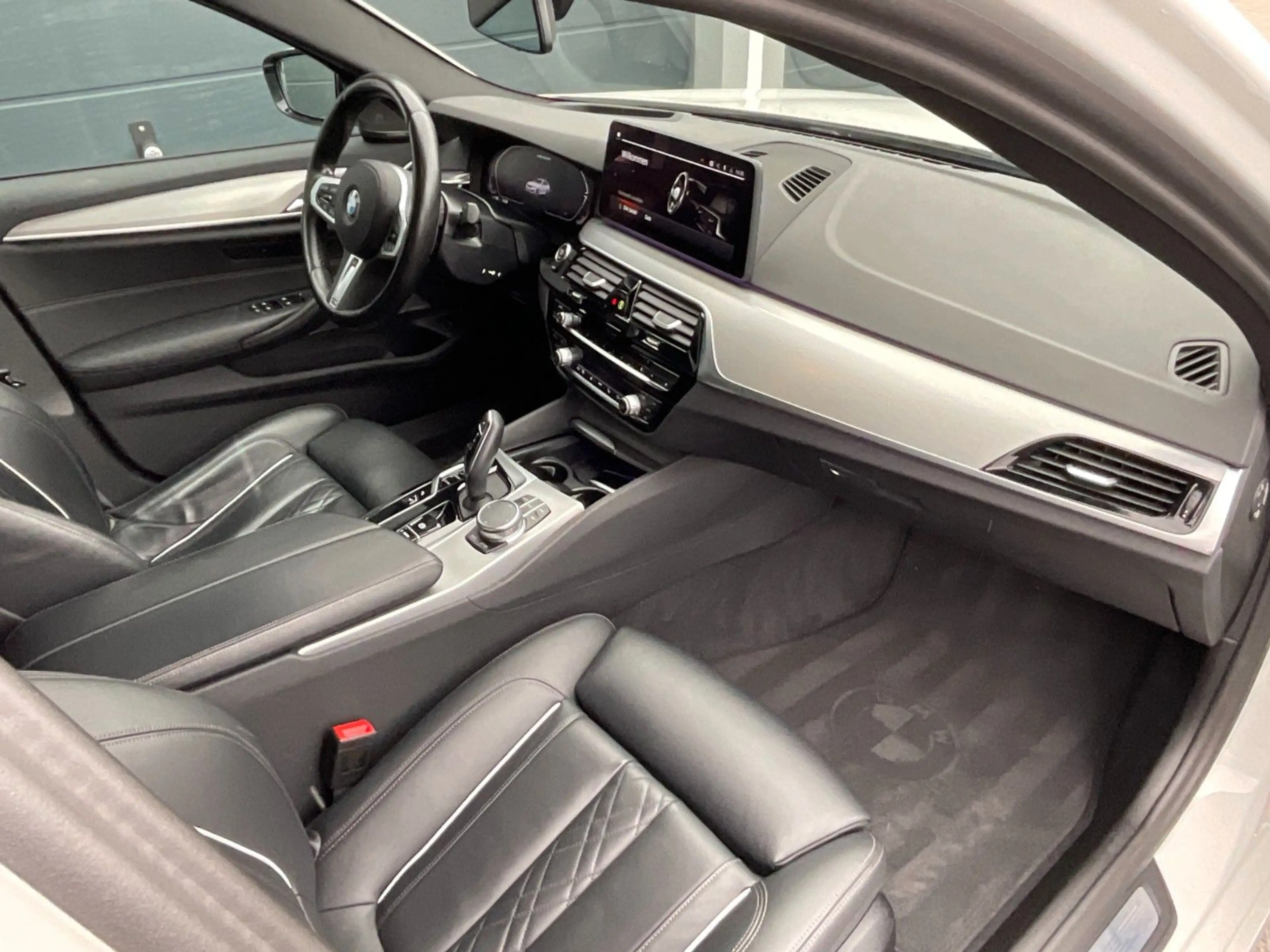 BMW 550 i xDrive - LASER * STANDHZG. * LEDER NAPPA — photo 14