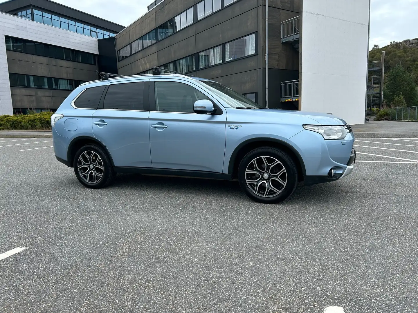 Mitsubishi Outlander Outlander 2.0 4WD Plug-In Hybrid Blau - 1